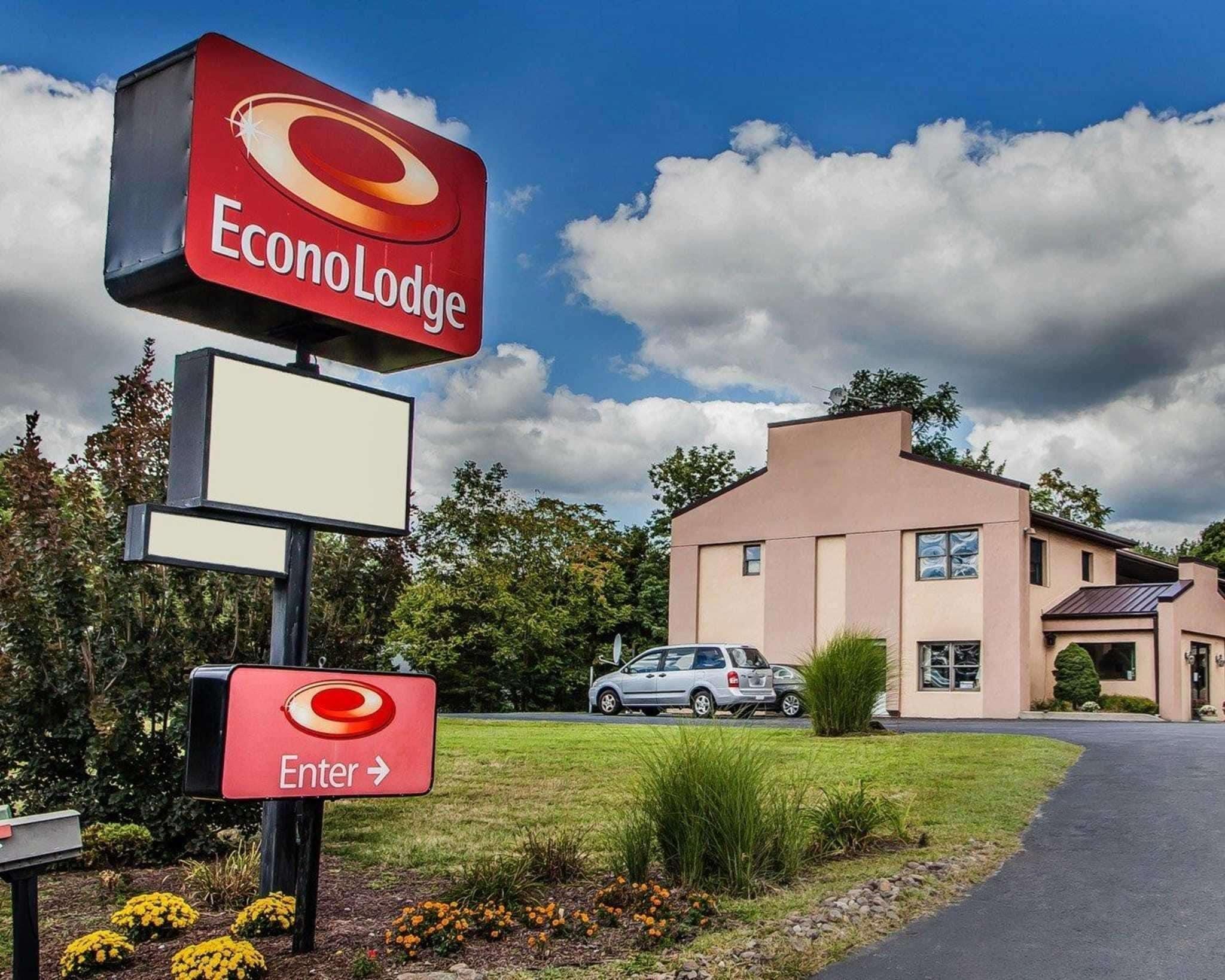 Staying In Dutch Country Pennsylvania: 5 Couple Hotels Compared