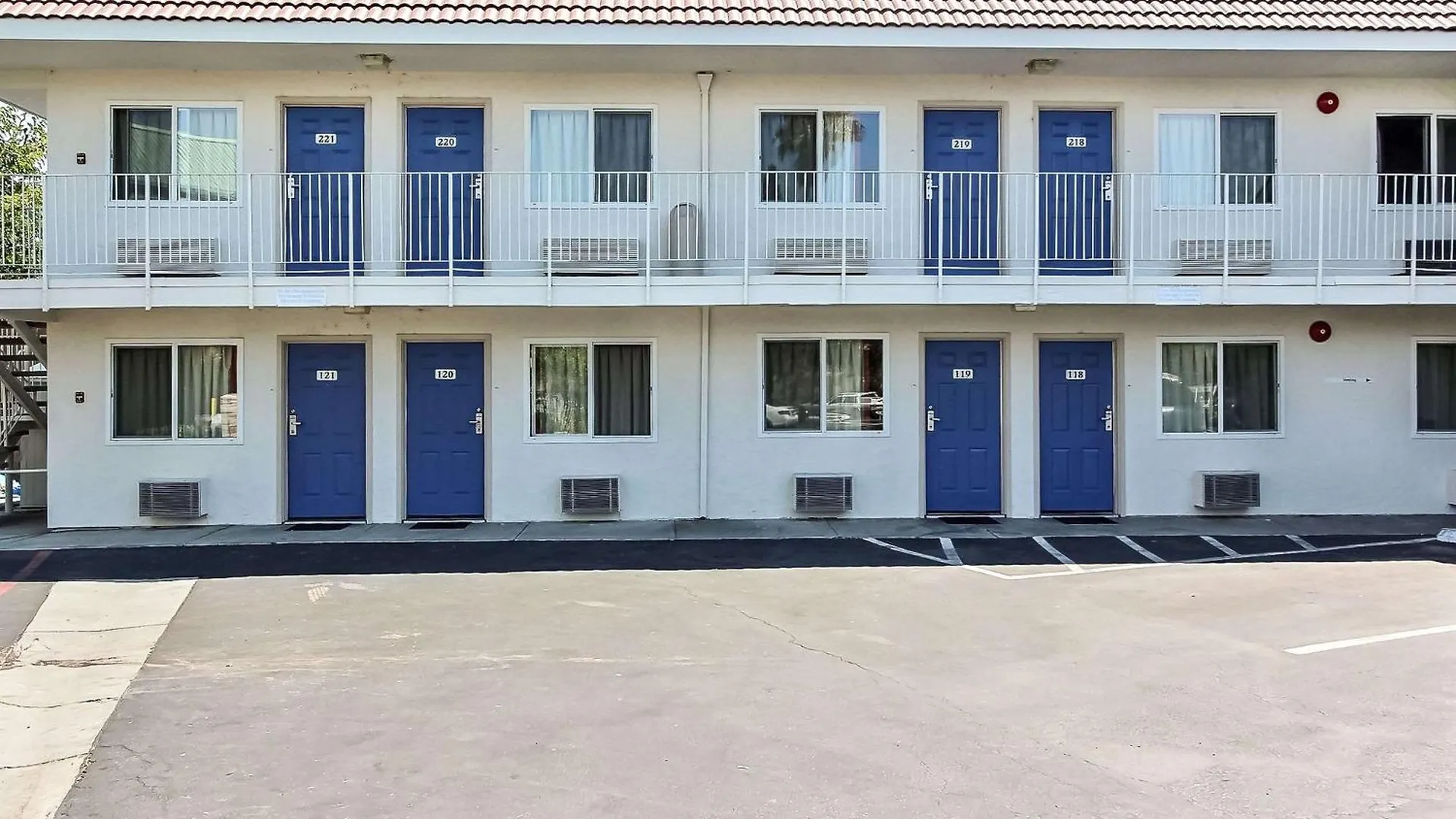 4 Smart 3-Star Hotels Near Compaq Center San Jose