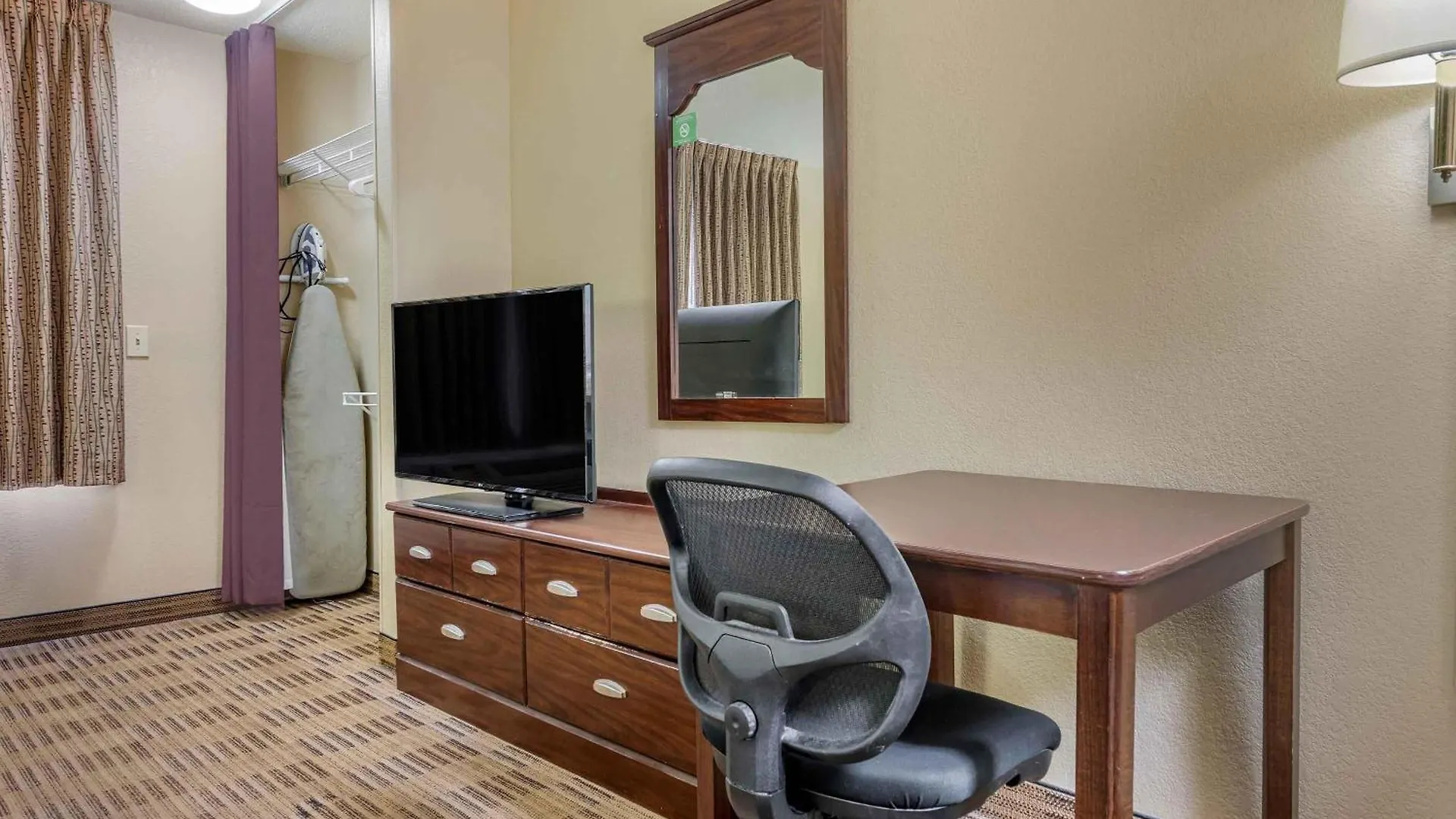 14 Budget Hotels Near Southside Estates Ball Park for Smart Stays