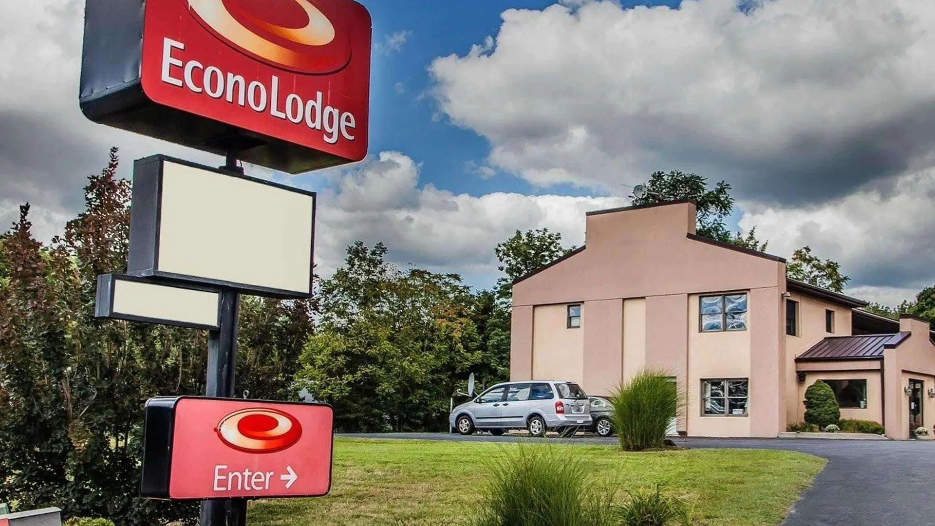 Staying In Dutch Country Pennsylvania: 5 Couple Hotels Compared