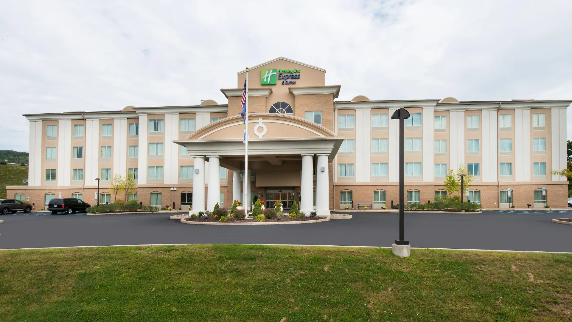 Where to Stay in The Poconos: 4 Best Family Hotels